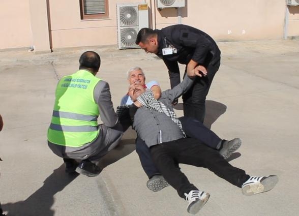 Zile Devlet Hastanesi'nde afet tatbikatı gerçekleştirildi