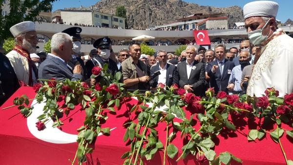 Kansere yenik düşen Şebinkarahisar Belediye Başkanı, son yolcuğuna uğurlandı