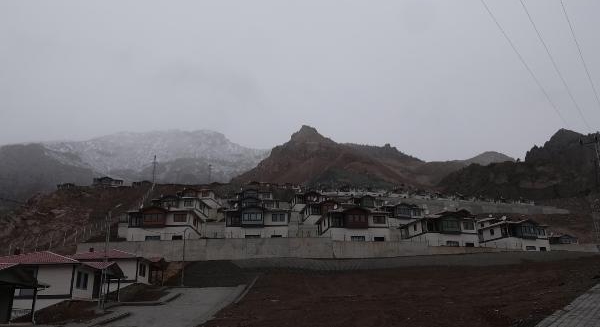 Su altında kalacak Yusufeli'nde köylerdeki 'villa tipi' evlere göç