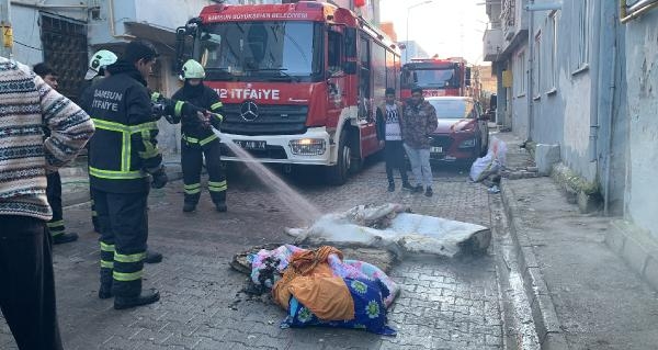 Samsun'da çakmakla oynayan çocuklar evi yaktı