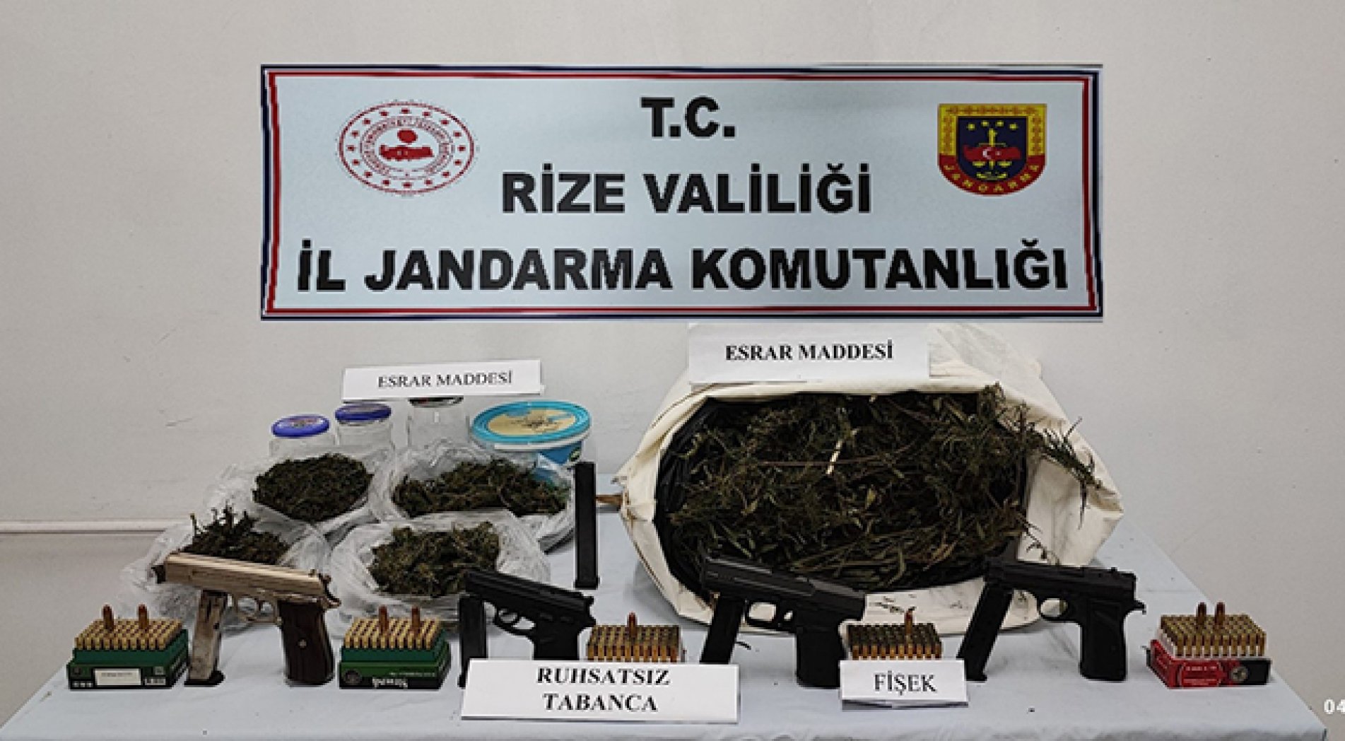 Jandarma Ekipleri Suç ve Suçlulara Geçit Vermedi