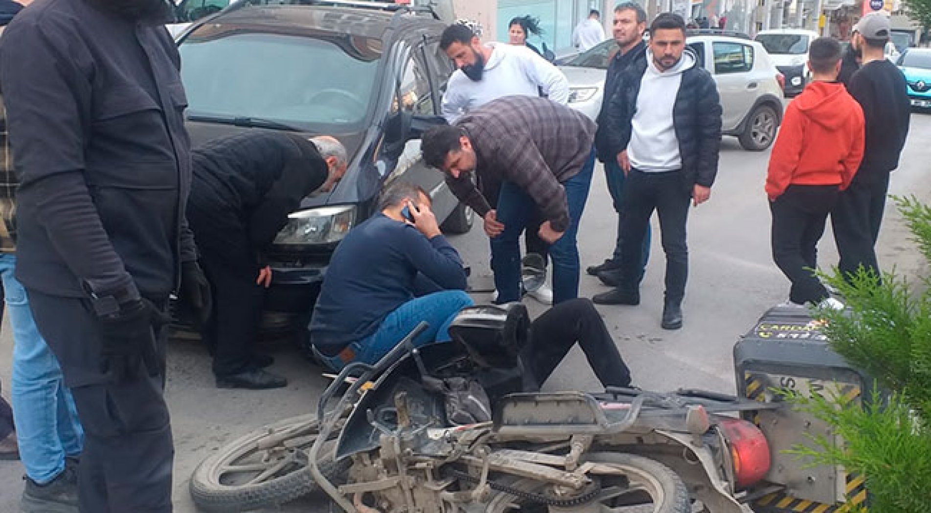 Samsun'da otomobille çarpışan motosiklet sürücüsü yaralandı