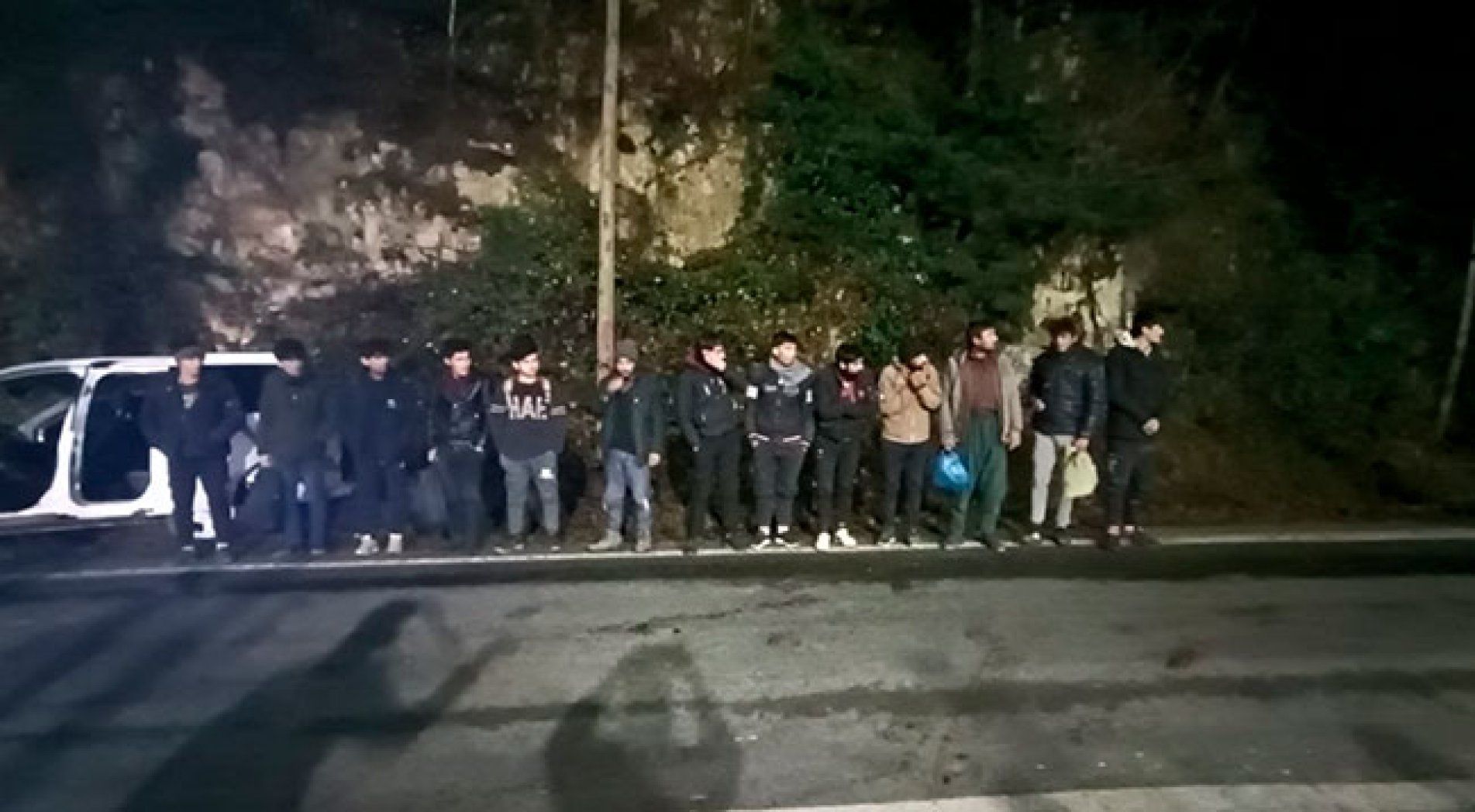 Rize'de Afgan Uyruklu 14 Kaçak Göçmen Yakalandı