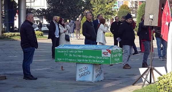 Yıllarca tabutlu eylem yapan EYT'liler, bu kez kutlama için buluştu