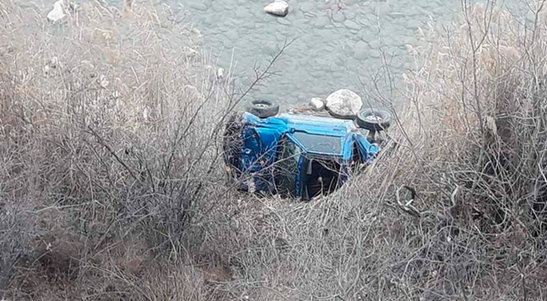 Dereye düşen otomobilde 1 kişi hayatını kaybetti