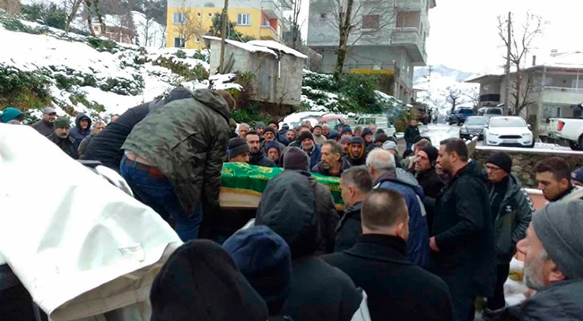 Deprem Bölgesine Giderken Geçirdiği Kazada Ölen Baba, Son Yolculuğuna Uğurlandı