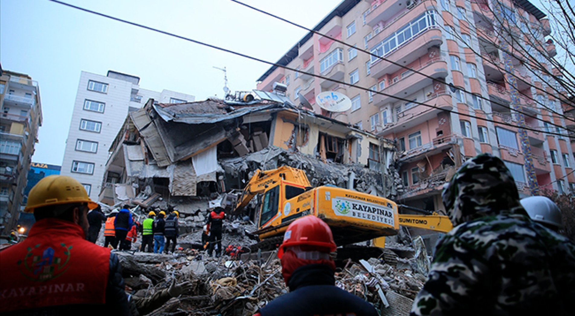 Depremde yıkılan binalardaki kusurlara ilişkin 29 kişi hakkında gözaltı kararı verildi