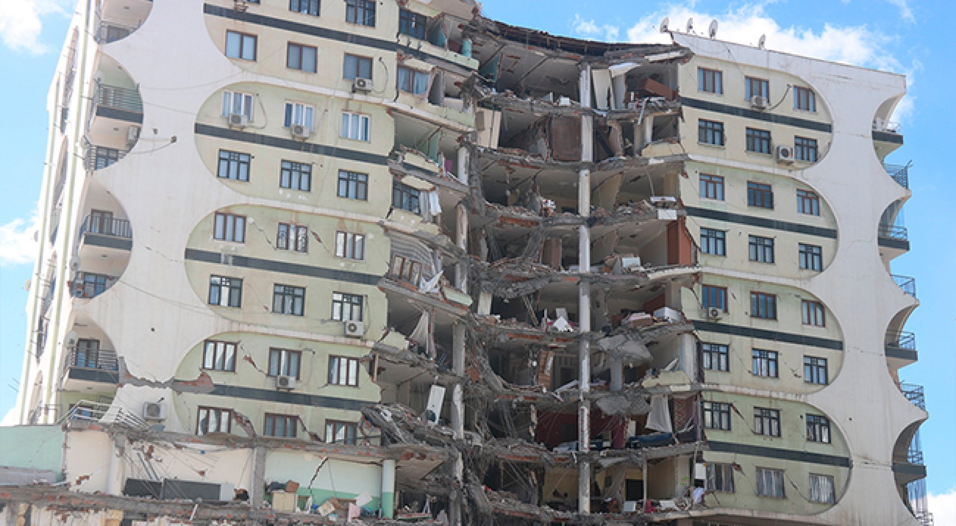 Diyarbakır'da 1’i boş 7 yapının 3’ünde çalışmalar devam ediyor