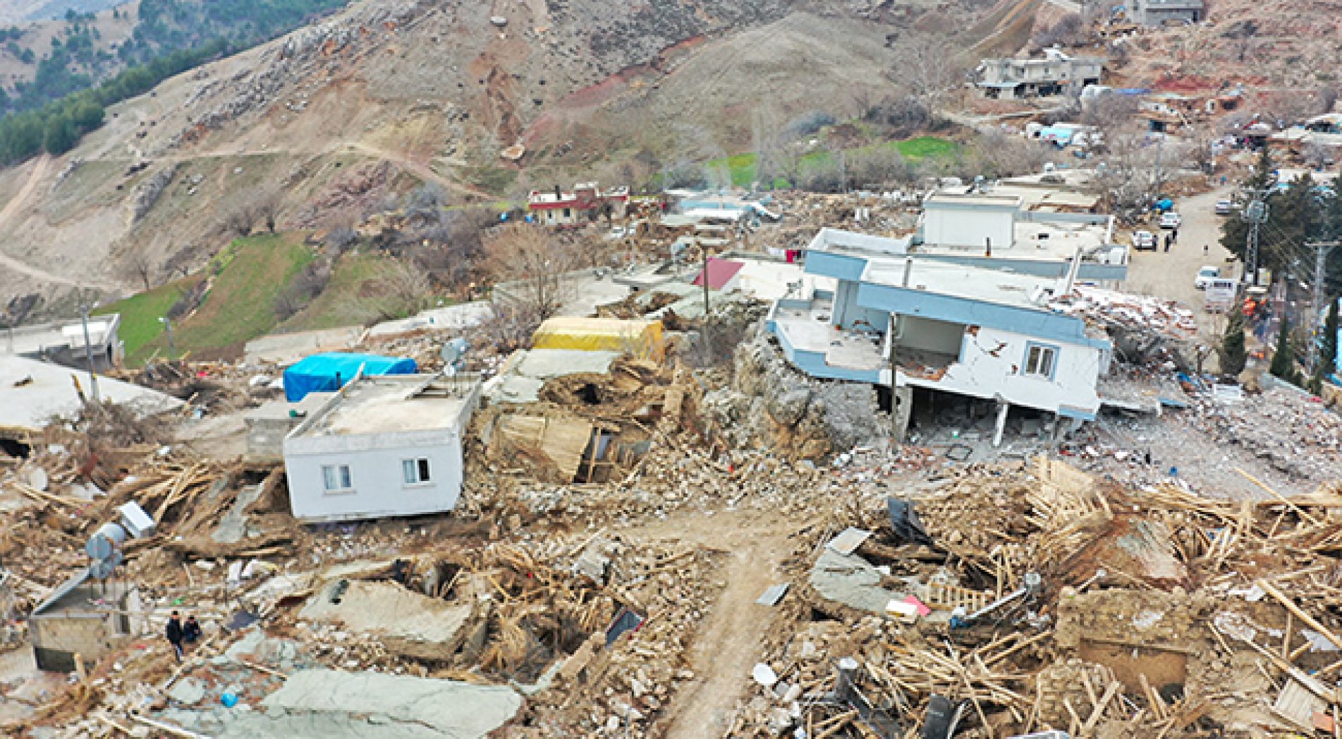 280 haneli beldede depremden 15 ev sağlam kalabildi