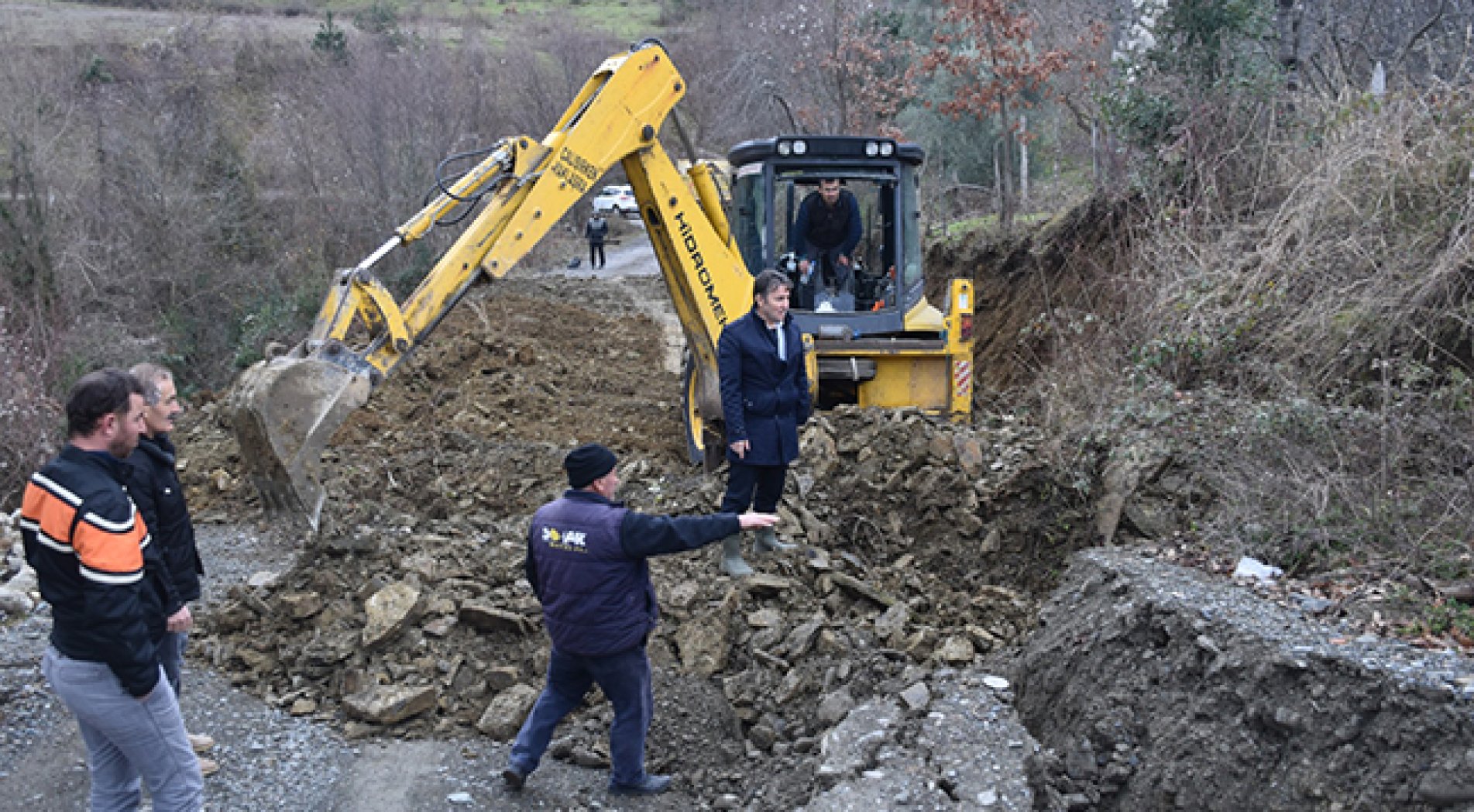 Samsun'un Yakakent ilçesinde heyelan etkili oldu