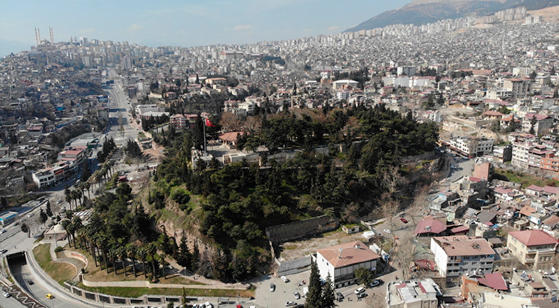 Tarihi Kahramanmaraş Kalesi depremde ayakta kaldı