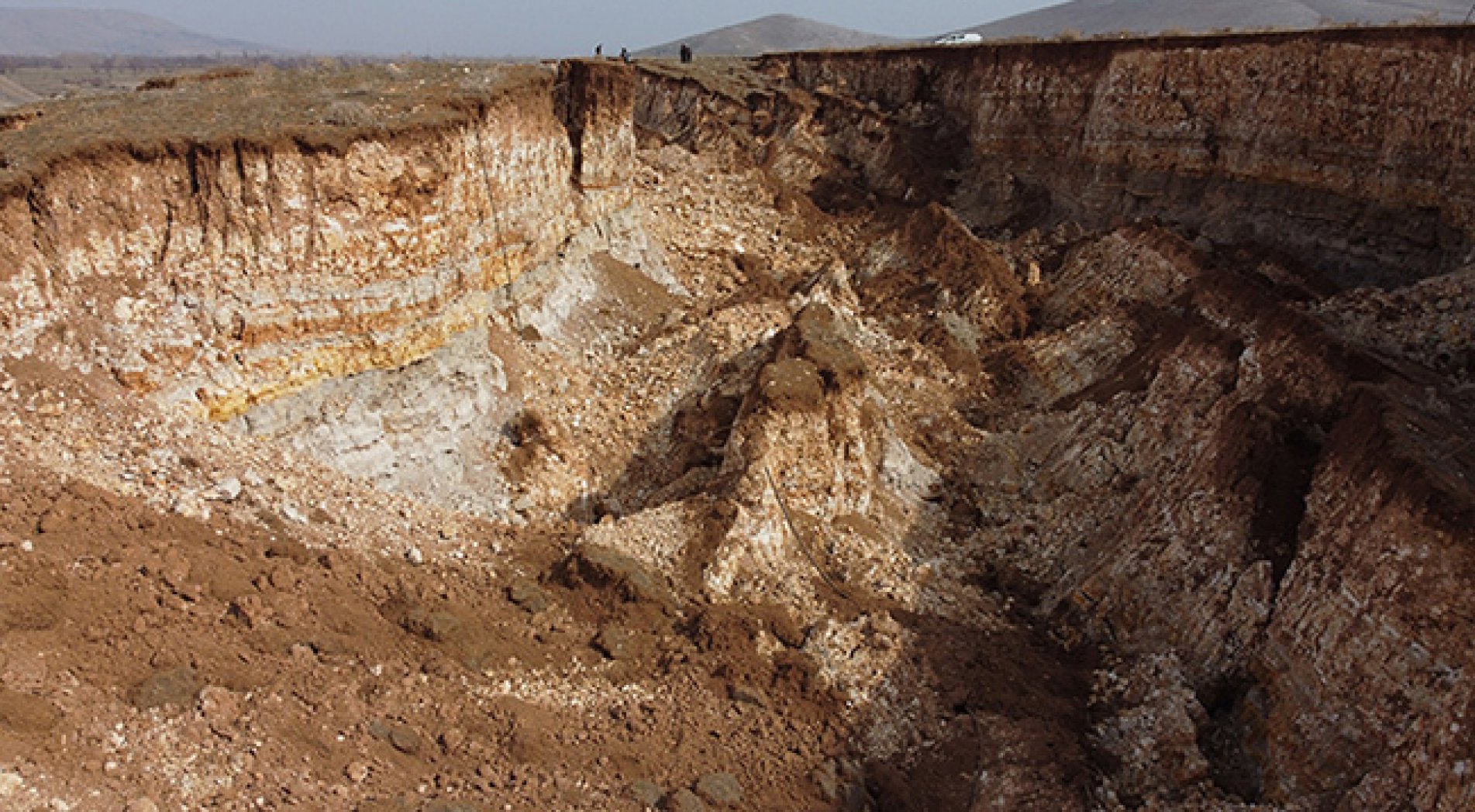 Kahramanmaraş'ta depremden sonra devasa yarık oluştu