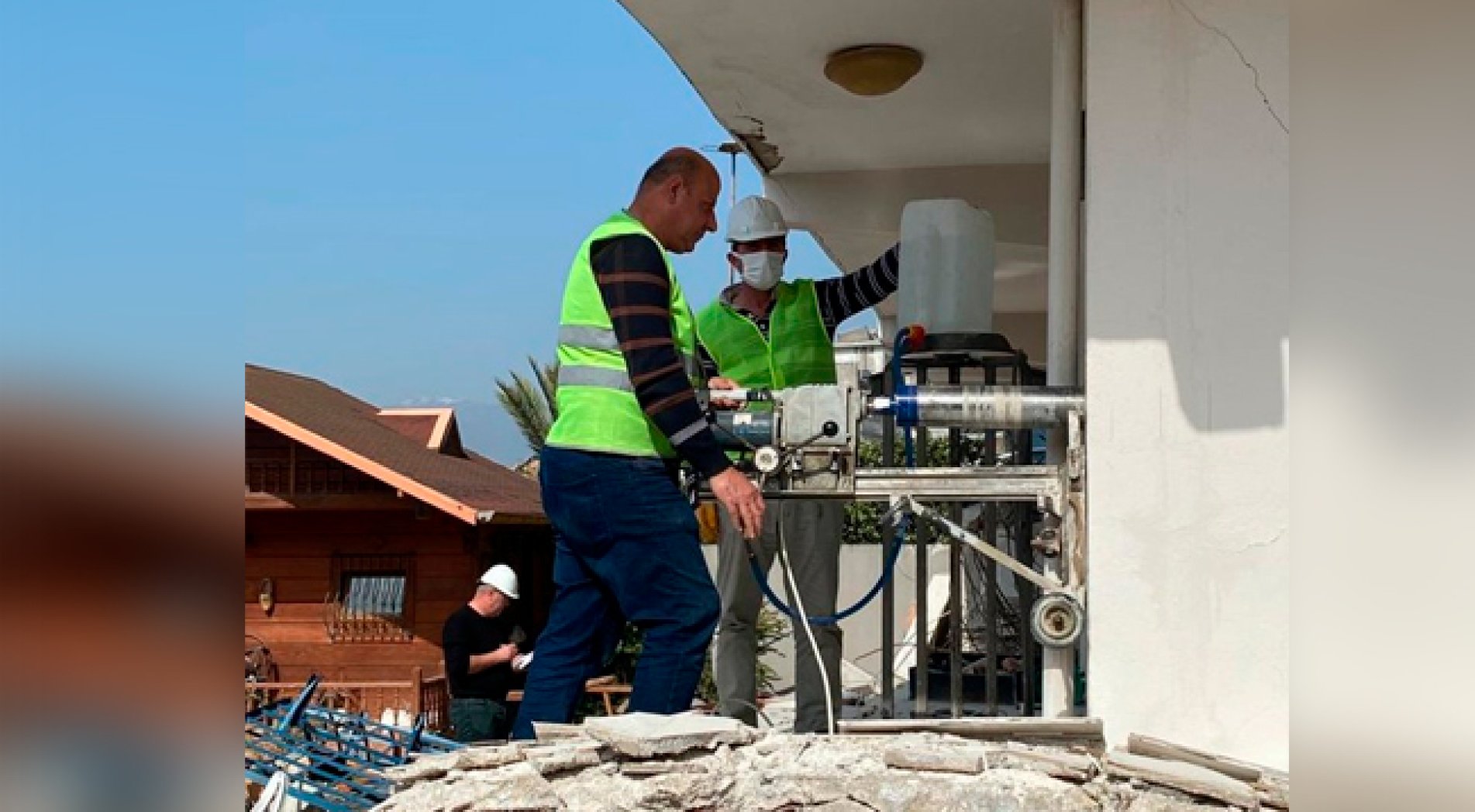 RTEÜ Personelleri Deprem Bölgesinde Hasar Tespit Çalışması Yapıyor