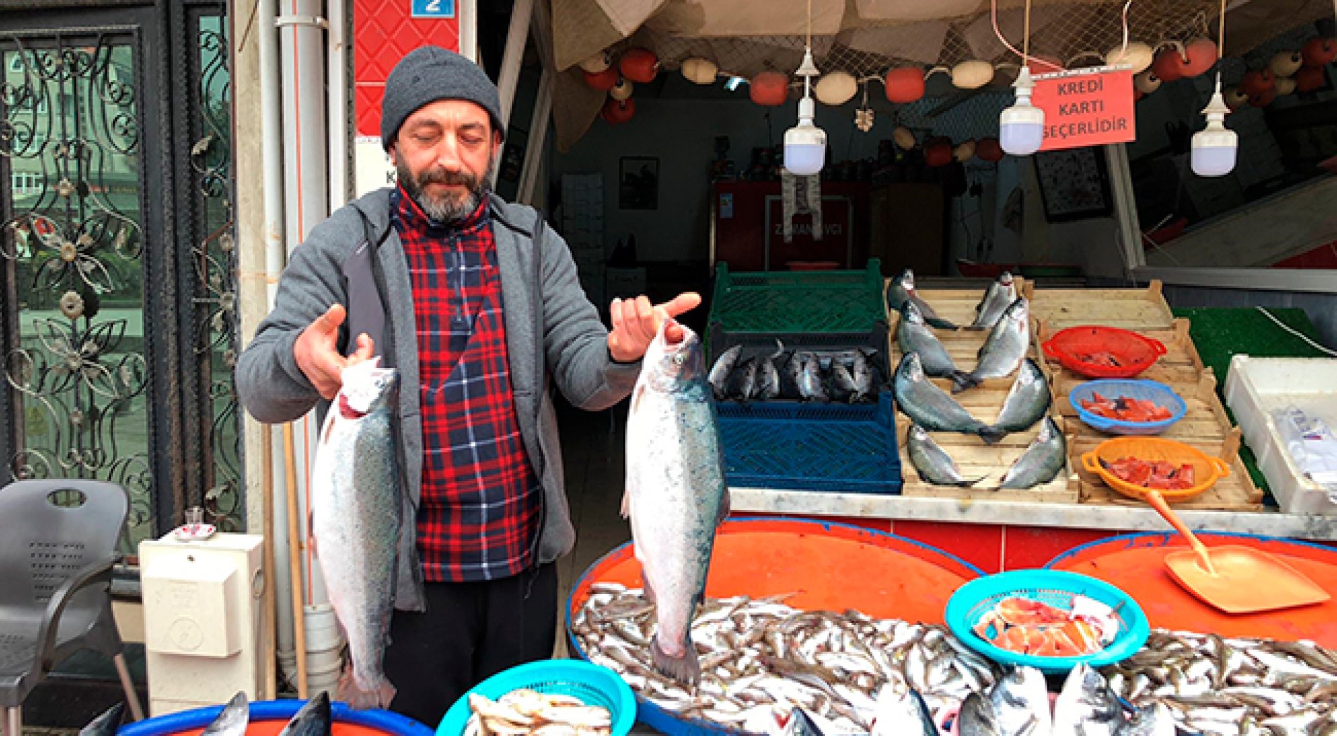 Trabzon'dan Kaçan Somonlar Rize'de Tezgaha Düştü