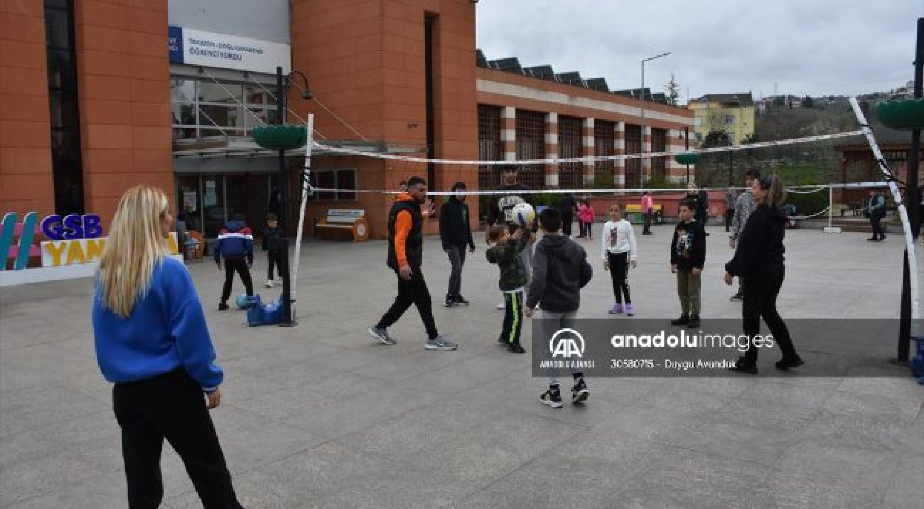 Afetzedeler, depremin yaralarını Trabzon'da sporla bertaraf etmeye çalışıyor