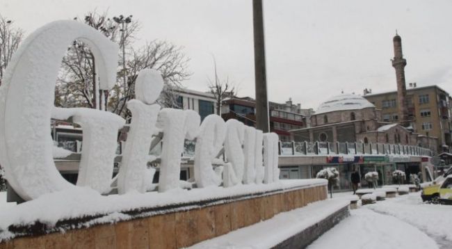 Giresun'da okullar kar tatiline girdi