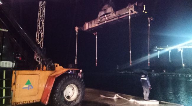 Hopa'da kamyonet denize düştü: 1 ölü