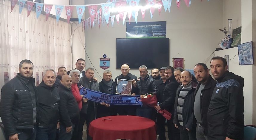 Yılmaz, Artvin Trabzonspor Taraftarlar Derneği'ni ziyaret etti.