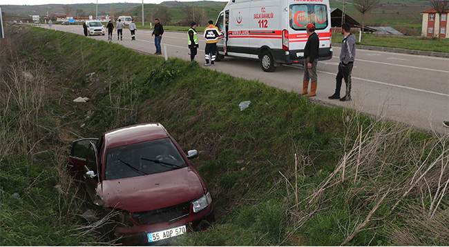 Şarampole düşen otomobildeki 3 kişi yaralandı