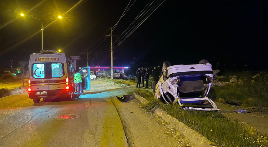 Tokat'ta otomobil devrildi: 3 yaralı