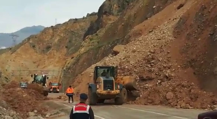 Artvin-Ardanuç kara yolu trafiğe kapandı