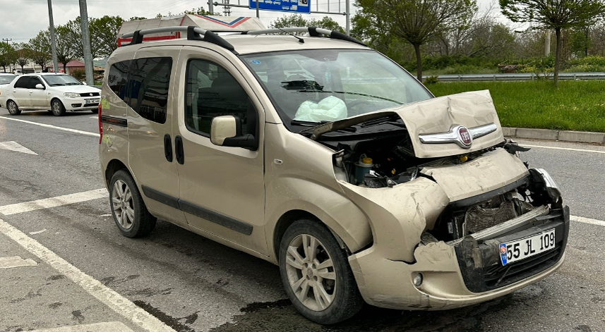 Samsun'da iki aracın karıştığı kazada 2 kişi yaralandı