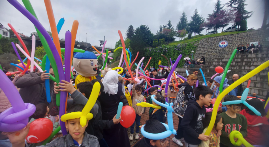 Trabzon'da yaşayan sığınmacı ve depremzede çocuklar için 23 Nisan etkinliği düzenlendi