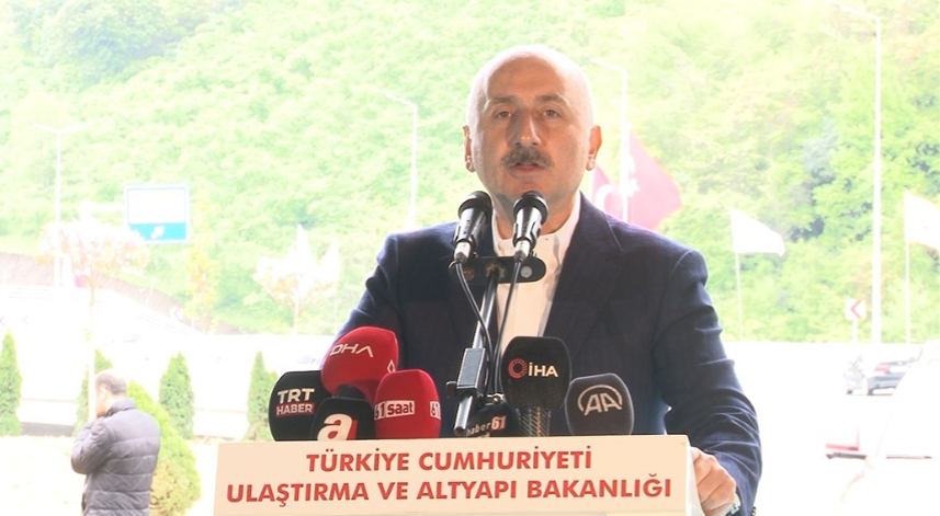 Bakan Karaismailoğlu: 5 bin şantiyede 700 bin çalışma arkadaşımızla ter döküyoruz