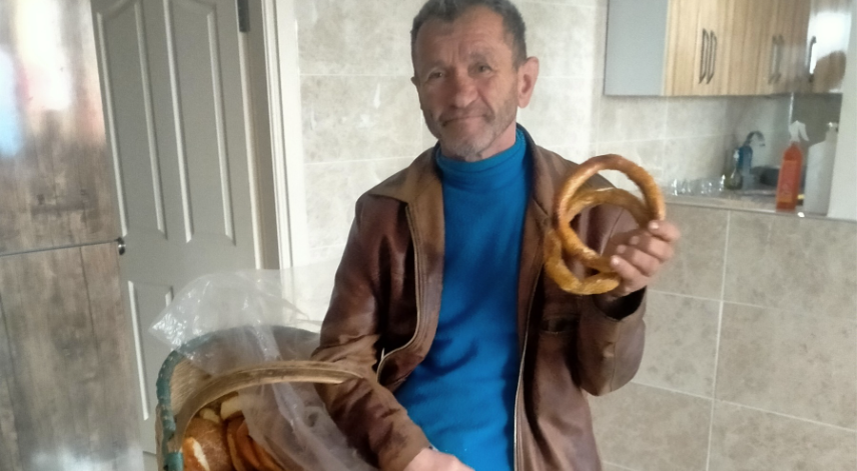 40 yıldır simit satarak geçimini sağlıyor