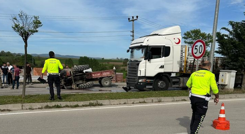 Vezirköprü'de tırla çarpışan traktörün sürücüsü yaralandı