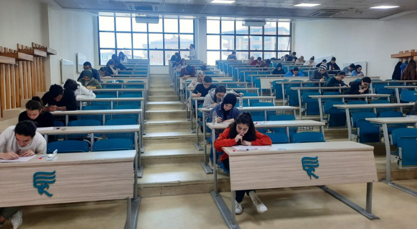 Rize'de öğrenciler YKS öncesi prova yaptı
