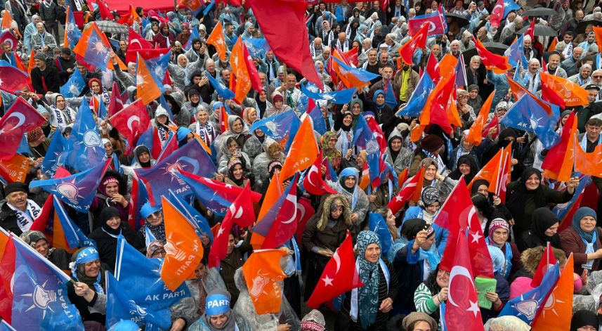 AK Parti'den Rize'de sevgi yürüyüşü