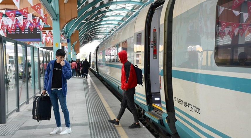 Ücretsiz hızlı tren seferleriyle 46 bini aşkın ziyaretçi ağırladı
