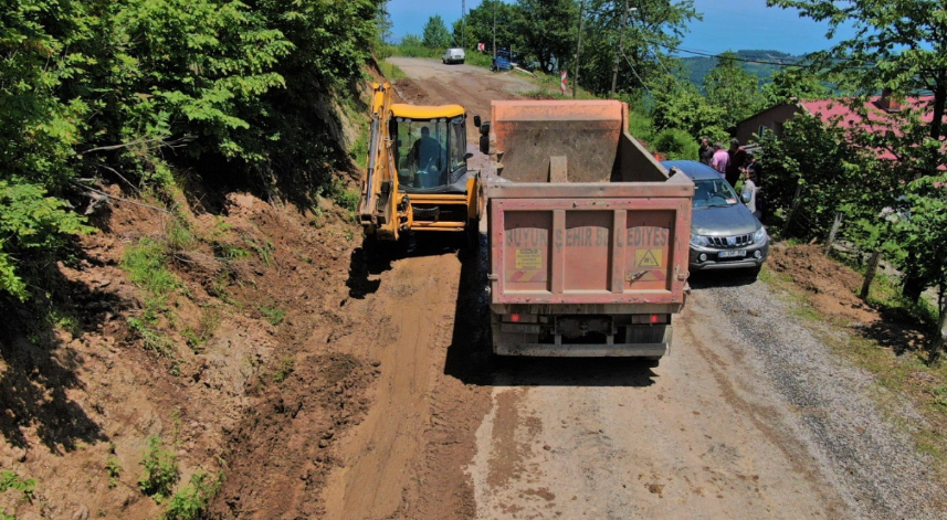 Heyelandan kapanan yollar ulaşıma açılıyor