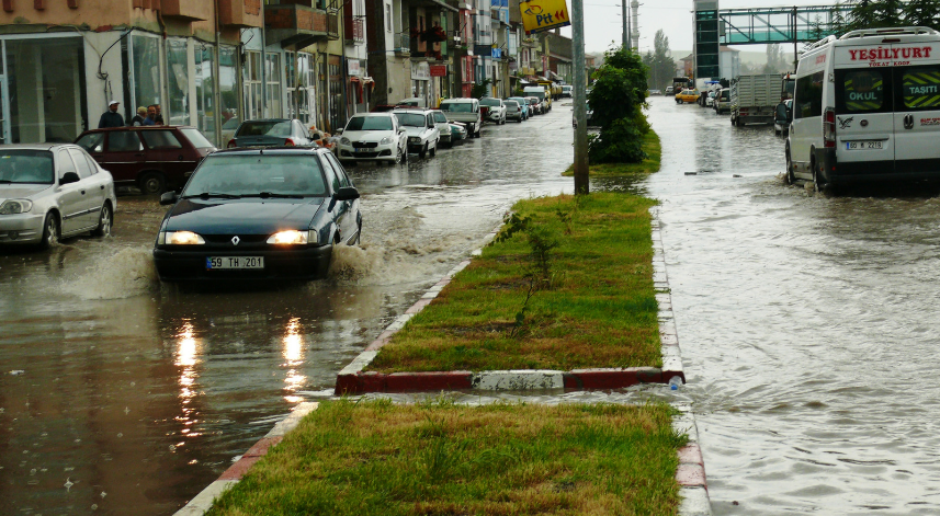 Tokat'ın Yeşilyurt ilçesinde sağanak etkili oldu