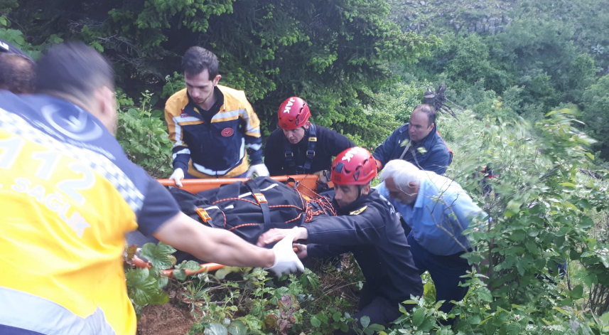 Yayla yolunda uçuruma yuvarlanan kamyonetin sürücüsü öldü