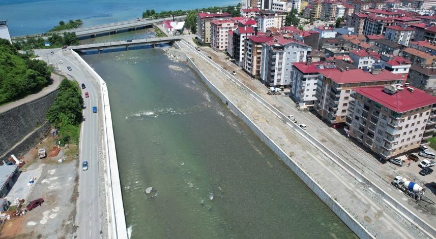 Artvin'de Kapisre Deresi'ndeki taşkın koruma çalışmalarında sona gelindi