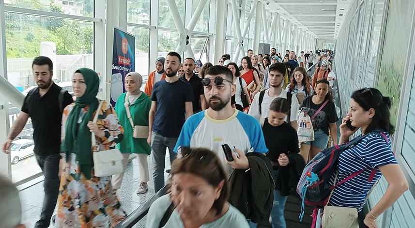 Sarp Sınır Kapısı'nda Kurban Bayramı tatili yoğunluğu