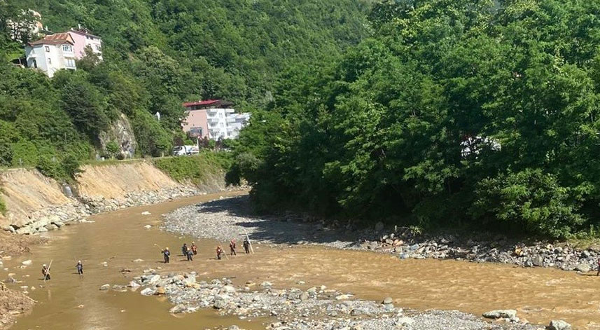 Giresun’da selin yaraları sarılıyor, kayıp şahsı arama çalışmaları sürüyor