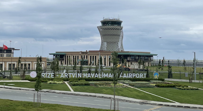 Uçuşlar, Hava Muhalefetine Takıldı 