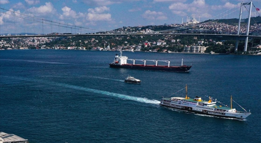 İstanbul Boğazı'nda gemi trafiği çift yönlü durduruldu