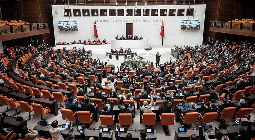 Meclis, memur maaşı ve emekli aylıklarını arttıran düzenlemeyi de içeren kanun teklifi için mesai ya