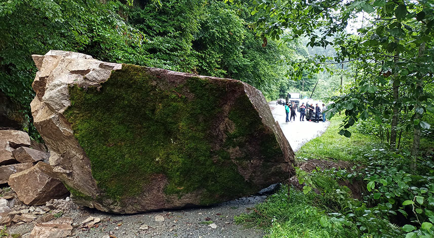 Rize'de heyelan meydana geldi