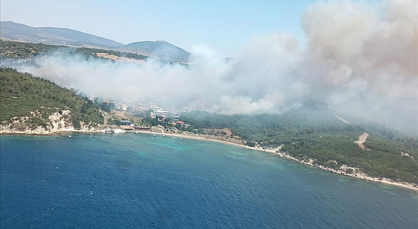 İzmir'de çıkan orman yangınları büyümeye devam ediyor