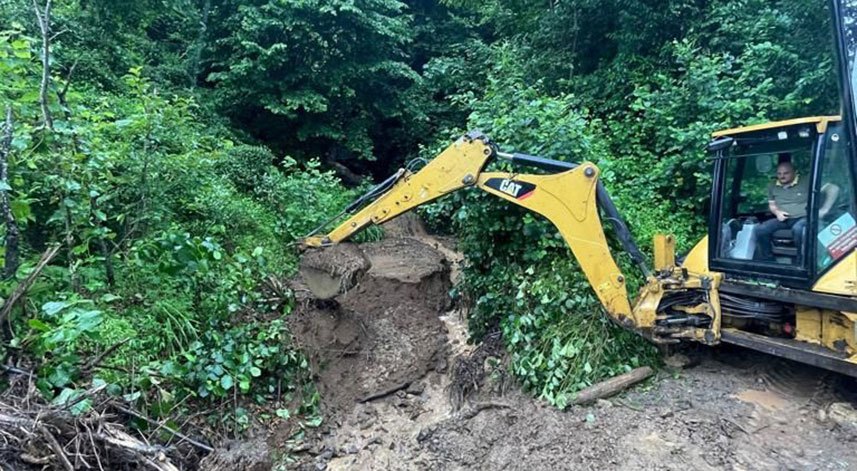 Rize’de sağanak yağmurlar hayatı olumsuz etkiledi