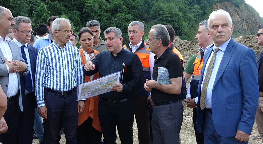 Ulaştırma Bakanı Uraloğlu, sel afetinden zarar gören Giresun’da incelemelerde bulundu