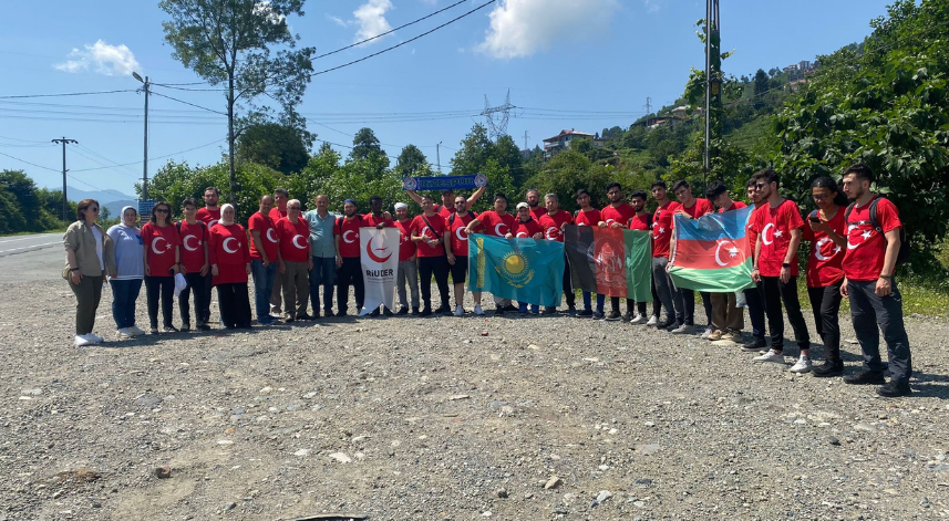 Rize Salvader Keşif ve Doğa Sporları Kulübü 15 Temmuz Anısına Doğa Yürüyüşü Yaptı