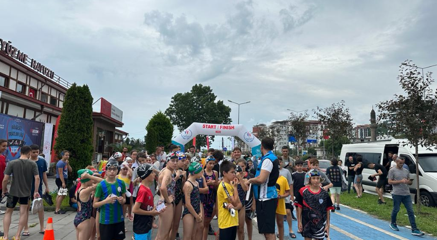 Triatlon Bölgesel Lig Yarışları Rize'de Düzenlendi