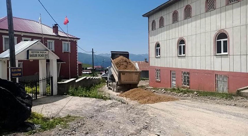 İkizdere’de bozuk yayla yolları onarılıyor