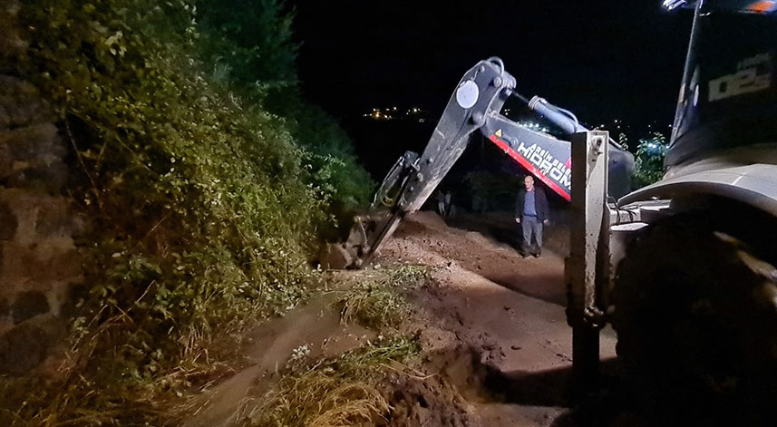 Trabzon'da sağanak hayatı olumsuz etkiledi